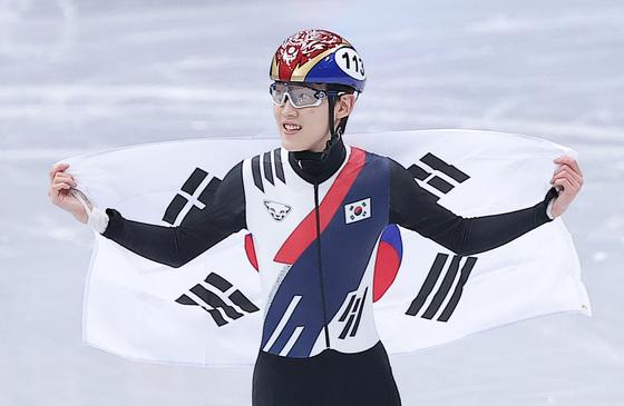 [뉴스1 PICK]'막내 일냈다' 쇼트트랙 임종언, 남자 1000m 짜릿한 역전 동메달