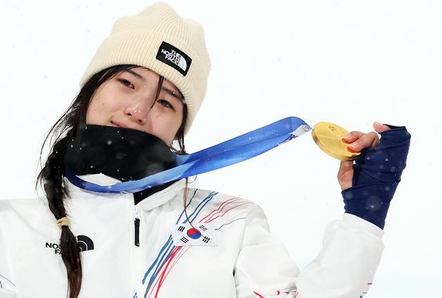 17세 최가온 스노보드 기적의 금메달에…고향 양평군도 '들썩'