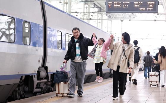 '통행료 면제·열차 반값·고궁 무료'…설 연휴 혜택 한눈에