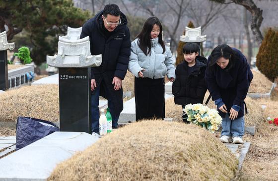 [뉴스1 PICK]설 연휴 D-1 '조상님께 문안 드립니다'