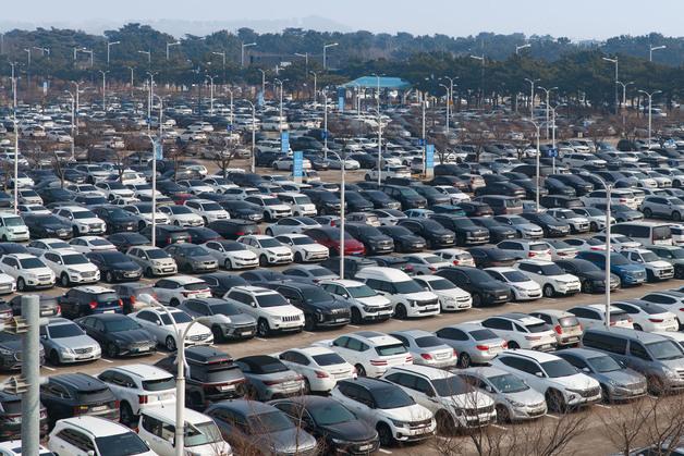 인천공항 주차난 이유 있었다…주차면 84%가 '직원 정기권'