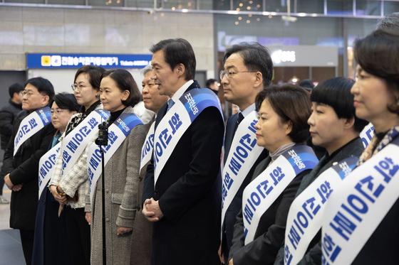 조국혁신당, 합당 없이 독자 선거…두 번째 돌풍 일으킬까