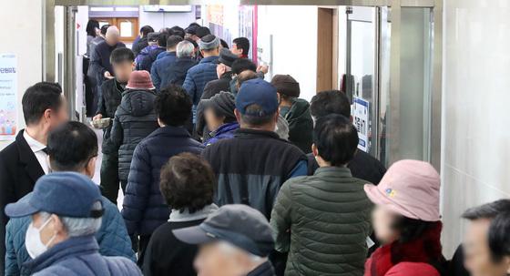 80세↑ 국민연금 100만명 시대…받는 건 '평균 25만원'뿐