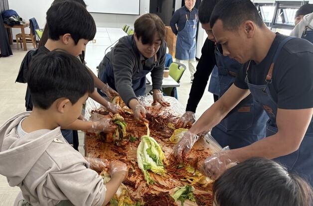 "같이 먹으니 식구됐어요"…'외국인 1만' 울산 동구서 공동체 실험