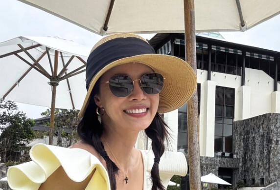 '50세' 유선, 양갈래 머리 하고 여유…군살 없는 수영복 자태 [N샷]