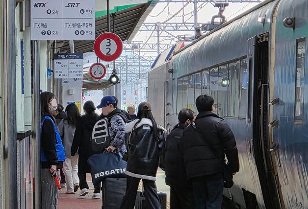 전국 대부분 '영하권' 설날 아침…일교차 최대 15도