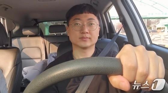 '충주맨' 사직에…충TV 구독자 이틀 만에 2만명 급감