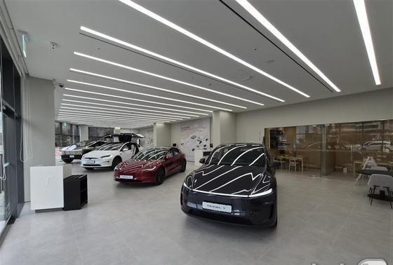 "전기차 600% 폭증"…고환율·중국산 공세에 수입차 '가격 딜레마'