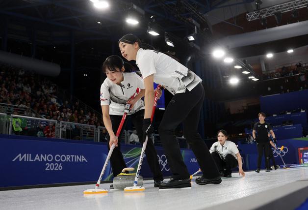 여자 컬링, 한일전 7-5 짜릿한 승리…라운드 로빈 3승2패
