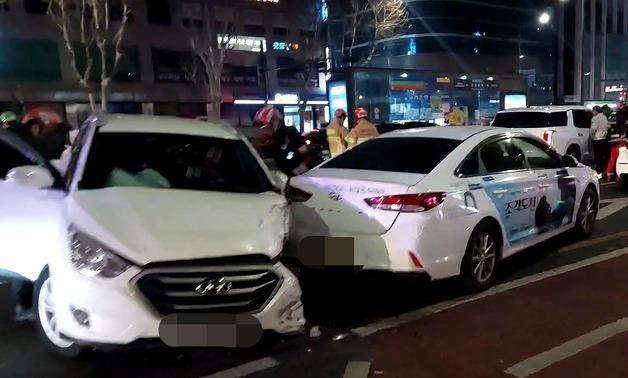 서울 장한평역 인근 역주행 6중 추돌사고…5명 병원 이송