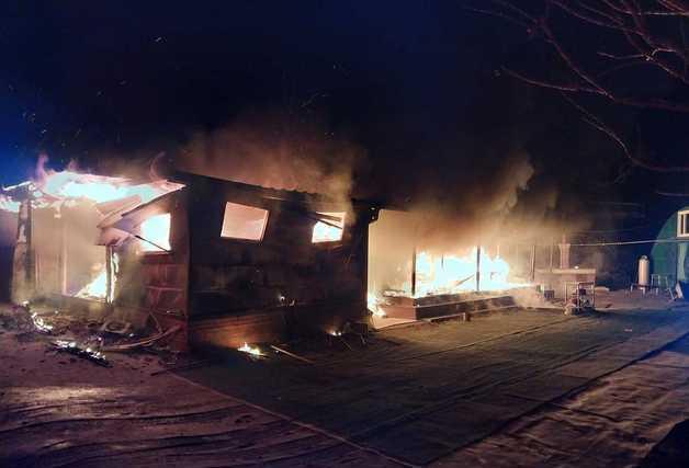 홍천 단독주택 화재…아궁이 불씨 추정, 주택·창고 전소