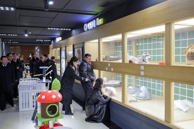 北 평양 5만 세대 살림집…김정은, 리설주·주애와 준공식