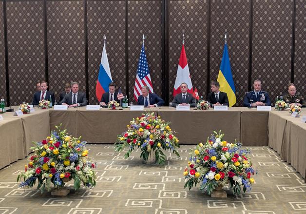 미·러·우 3자 회담 첫날 6시간 진행…"매우 긴장된 분위기"