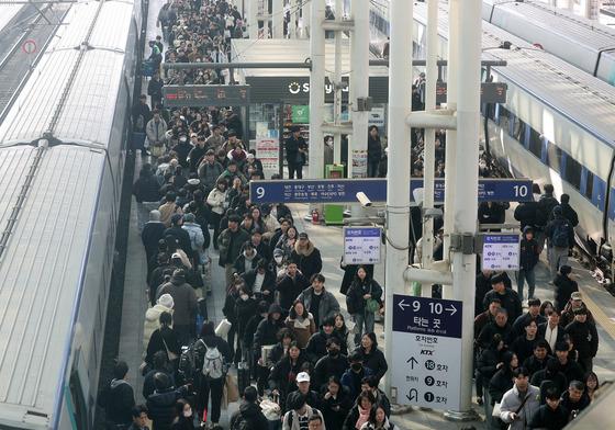[뉴스1 PICK]설 연휴 마지막날 귀경인파로 북적북적