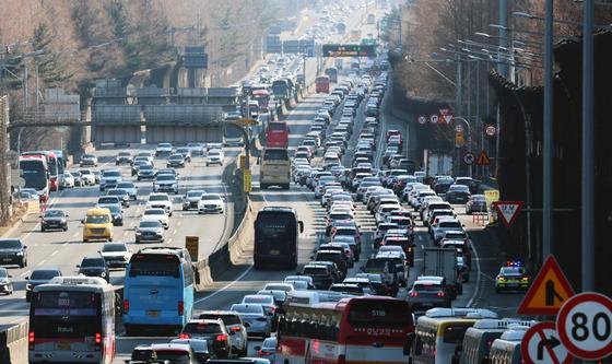 막바지 귀경행렬 '혼잡'