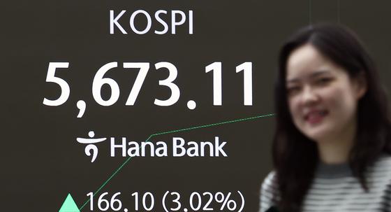 설 연휴 마친 코스피, 사상 첫 5600 돌파…19만전자 터치