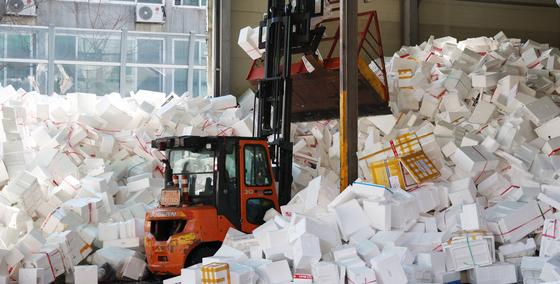 [뉴스1 PICK]설 명절 연휴 끝, 산더미처럼 쌓인 쓰레기