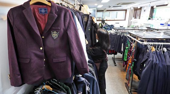 [뉴스1 PICK]교복값 60만원 논란…정부 제도 개선 착수, '나눔교복매장' 주목