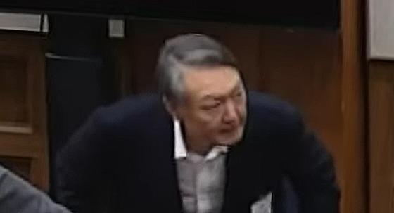 '무기징역'에 미동 없이 굳은 尹…변호인과는 웃으며 대화