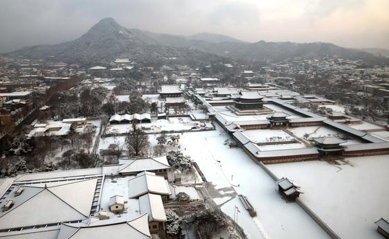 [뉴스1 PICK]밤사이 수도권 큰 눈…'출근길 곳곳이 빙판길'  