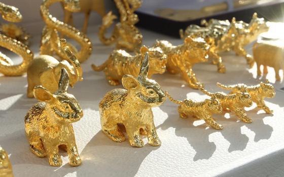 안전자산이 투기판 됐다…비트코인보다 요동친 '금값 미스터리'