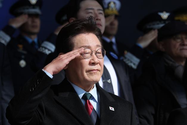 "갚을만큼 빌려라" 원칙 깬 6·27규제…대출 쏠린 '다주택자' 숨통 조인다