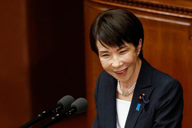 다카이치 "지금처럼 남계 남성만 왕 계승해야…여계 전례 없어"