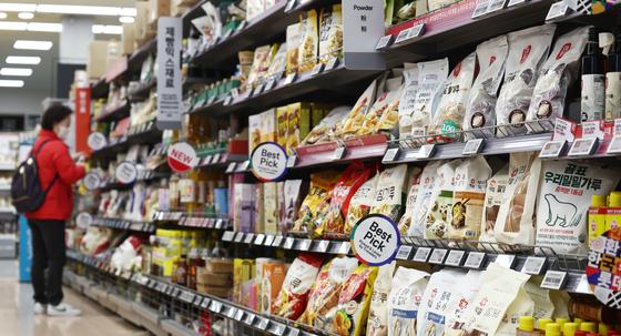 李대통령 지적에 빵값 도미노 인하…밀가루도 추가 인하