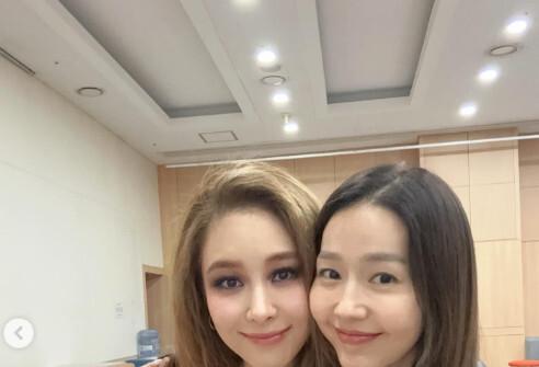 "울 옥이 축하해" 이진, 옥주현 첫공 찾았다…여전한 핑클 우정 [N샷]