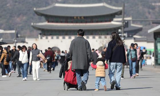 [오늘의 날씨] 경기(28일, 토)…아침 -4도 '쌀쌀', 낮은 17도 '봄날'