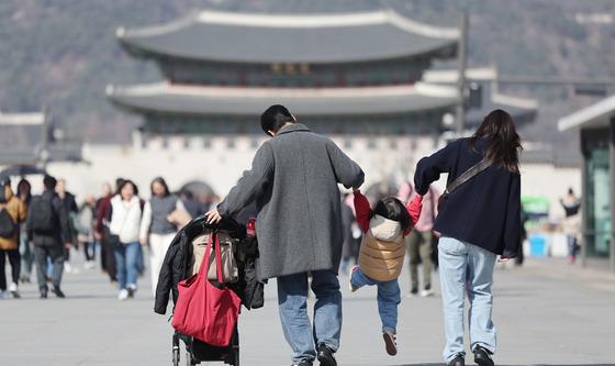 양손에 사랑, 발끝엔 봄