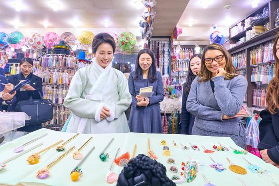 김혜경 여사, 브라질 영부인 친교…한복투어·삼바축제 초청