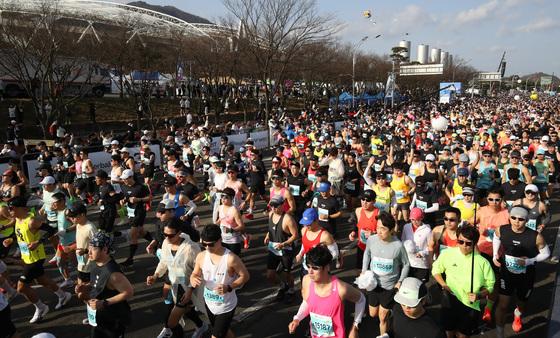 "날 풀렸는데 달려볼까?"…초보 러너들 '무릎 건강' 주의하세요