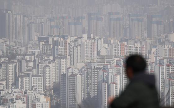 '수도권 한정' 다주택·임대사업자 대출 일괄 제한…세입자 부작용도 살핀다