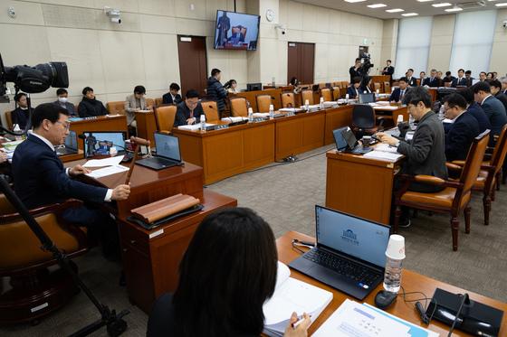 與 '국민투표법' 수정안 본회의 상정…'허위사실 유포 처벌' 막판 삭제