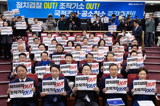 與, 진영 간 권력투쟁 조짐…합당 이어 공취모 대결 구도