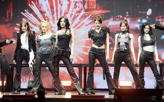 '공주' 아이브는 잊어라…당당·파격 퍼포먼스로 '블랙홀' 매력(종합) [N현장]