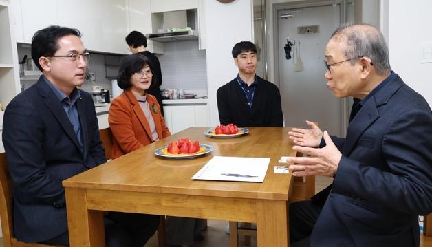 박희조 대전 동구청장, 107주년 3·1절 맞아 독립유공자 유족 위문