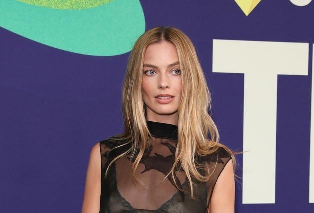 마고 로비, 파격 시스루 의상으로 섹시미 과시…탄탄 복근 [N해외연예]