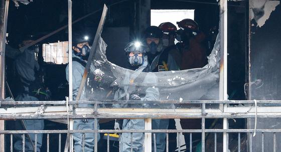 "숨이 안 쉬어져요"…은마 화재 최초 신고자는 '숨진 여학생'