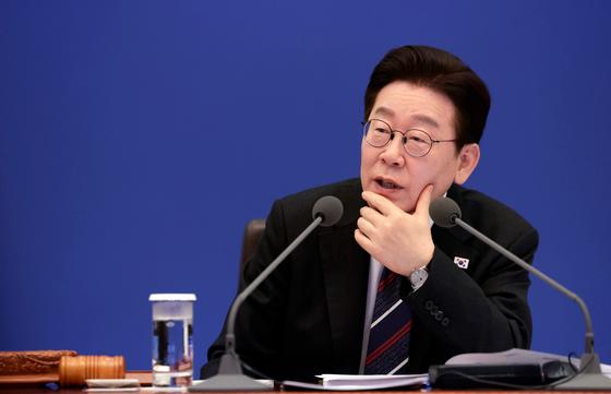 李 "담합 포상 억 소리 나게"…교복 신고 광주시민단체 첫 수혜?