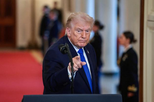 [뉴스1 PICK] "모든 국가에 10%" 트럼프 새 글로벌 관세 발효…15% 상향 예고