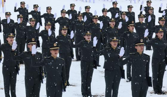 '대한민국 정예 간호장교'의 첫 걸음…국군간호사관학교 70기 입학