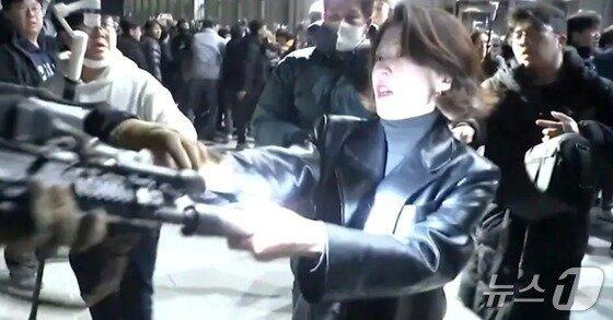 전한길, 계엄군 총 뺏으려던 안귀령 고발…安 "사실관계부터 틀려"(종합)