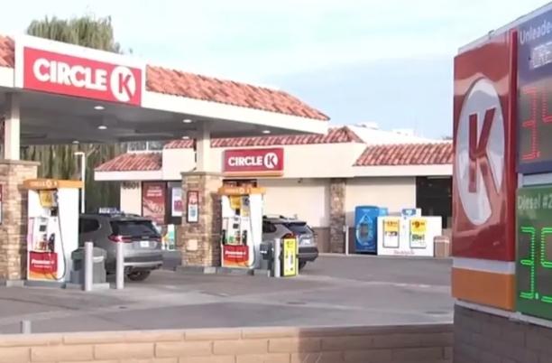 손님이 계산 않고 간 복권…'185억 1등 매장' 편의점 직원 "내가 샀다" 주장