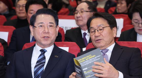 전남광주특별시장 노리는 시도지사 행보 엇갈려