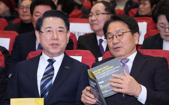 전남광주특별시장 노리는 시도지사 행보 엇갈려