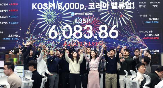 개인·ETF가 쏘아 올린 '육천피'…장중 6100선까지 돌파