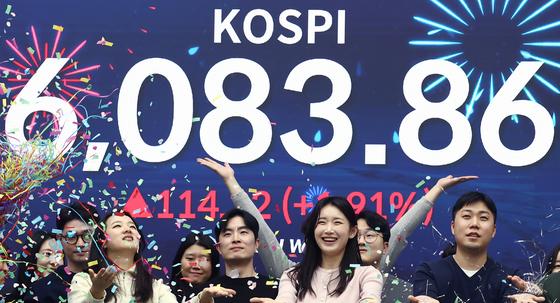 '육천피'에 곱버스 ETF 200원대 '동전주' 전락…"대안 검토"