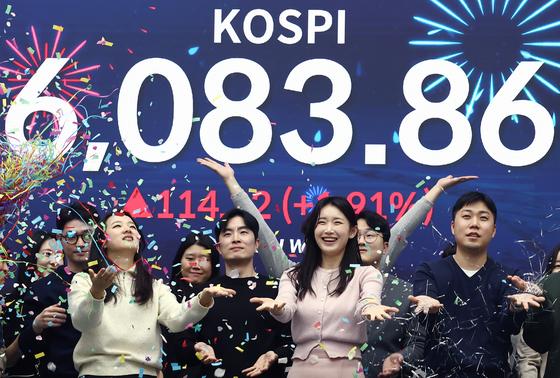 '육천피'에 곱버스 ETF 200원대 '동전주' 전락…거래소 "대안 검토"